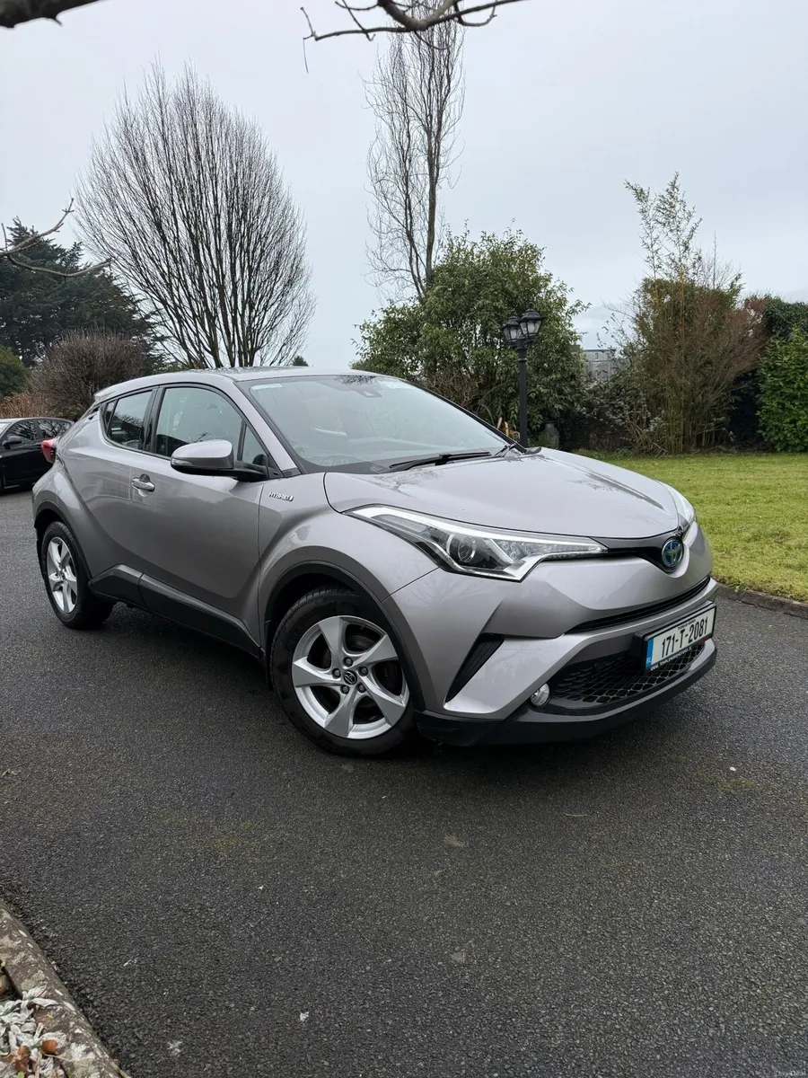 Toyota C-HR 2017 - Image 2