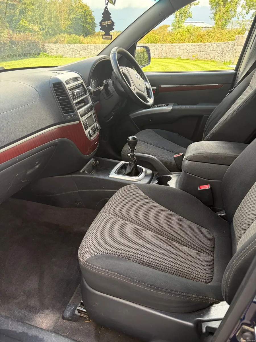 Hyundai Santa Fe 2009 - Image 2