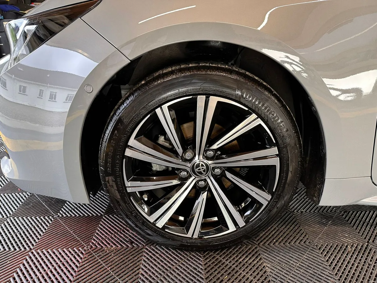 2022 Toyota Corolla Touring Sports Hybrid iDesign - Image 5