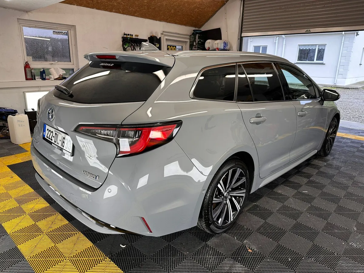 2022 Toyota Corolla Touring Sports Hybrid iDesign - Image 2