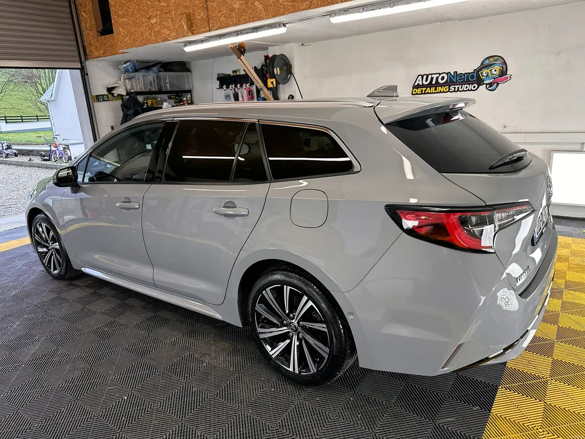 2022 Toyota Corolla Touring Sports Hybrid iDesign - Image 3