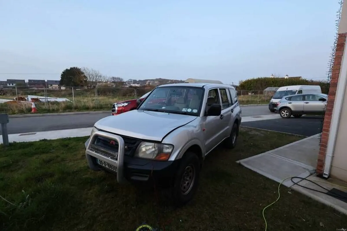 2000 Mitsubishi Pajero 3.5 V6 petrol - Image 3