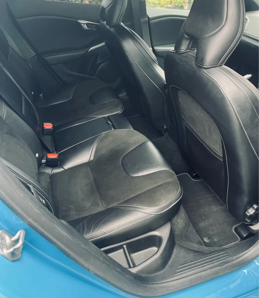 Volvo V40 D2 2.0D - Image 6