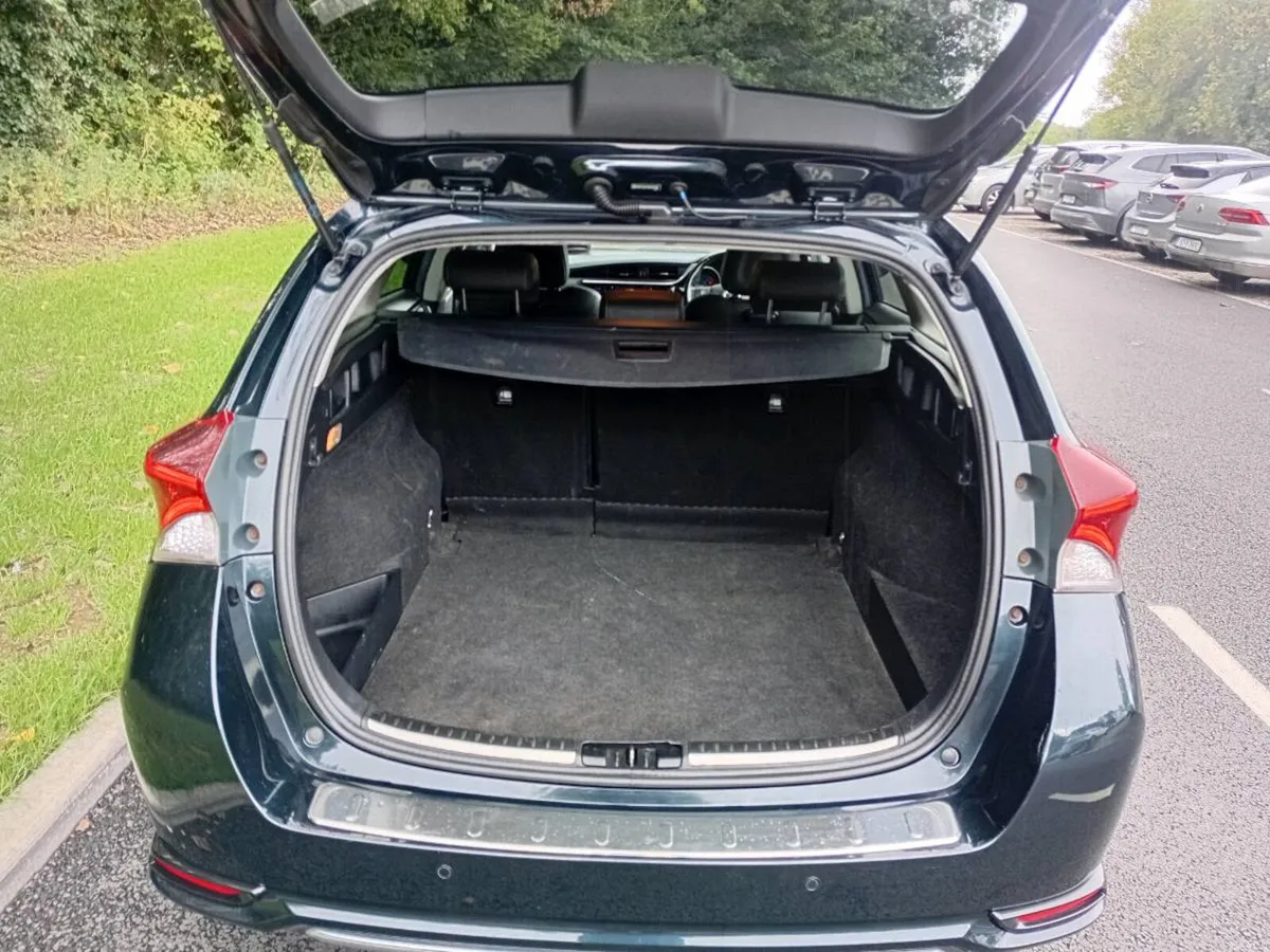 Toyota auris estate hybrid executive - Image 4