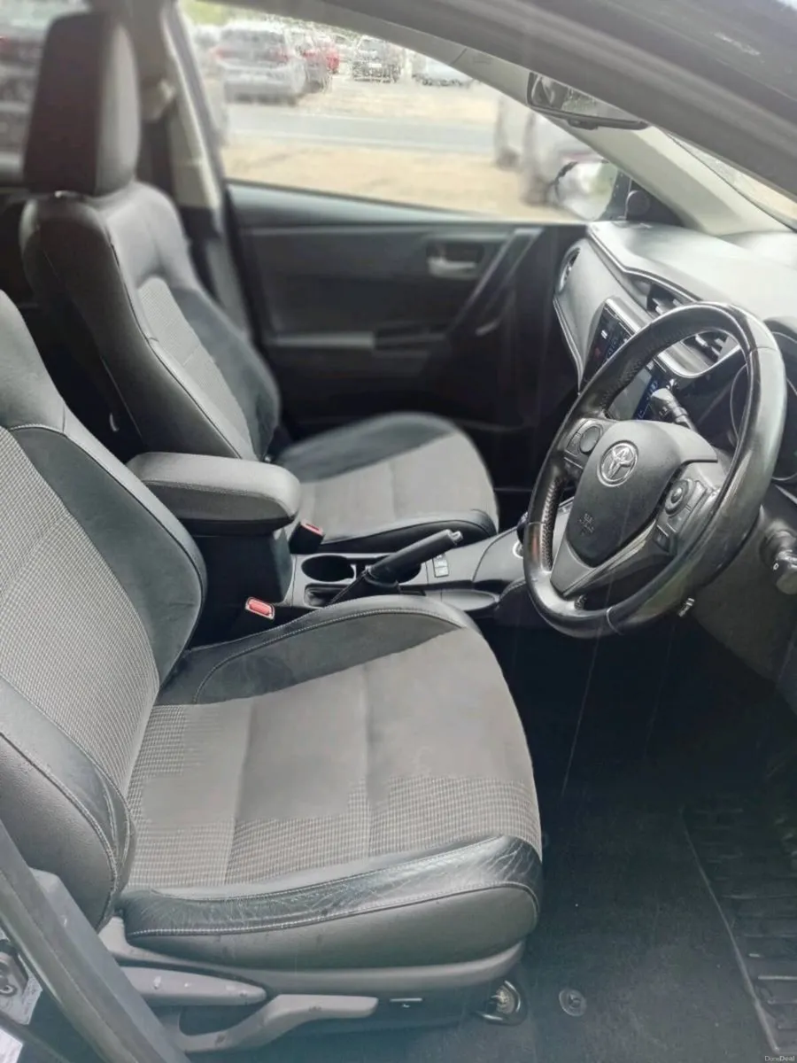Toyota auris estate hybrid executive - Image 6