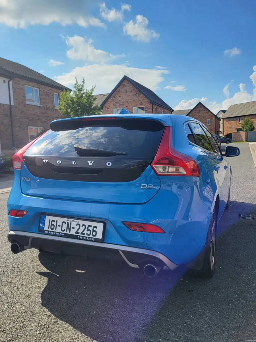 Volvo v40 R-design  2.0 D2 - Image 4