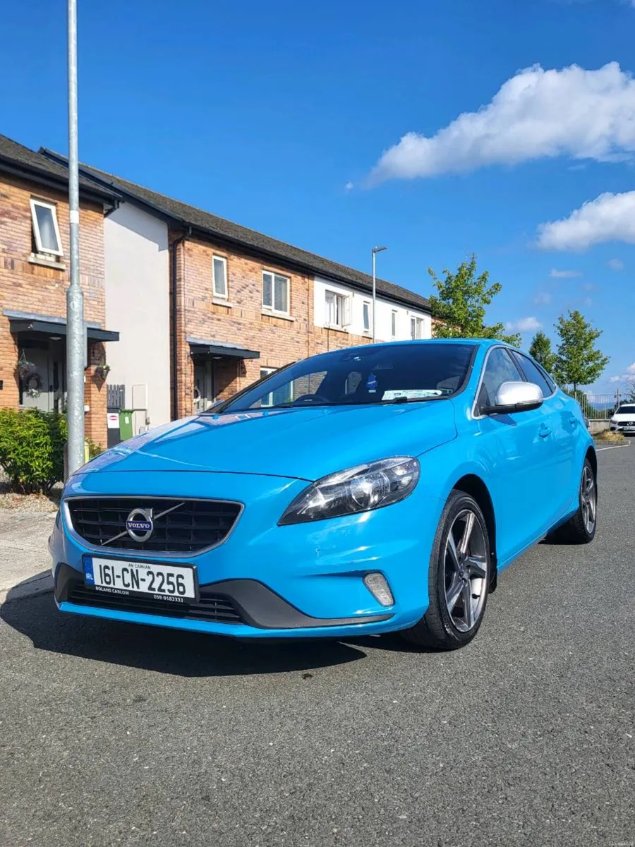 Volvo v40 R-design  2.0 D2 - Image 1