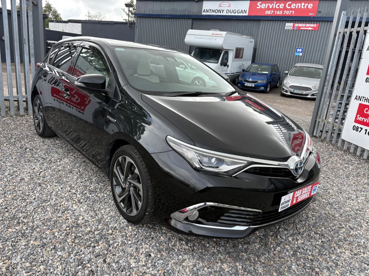 Toyota Auris Hybrid - Image 2