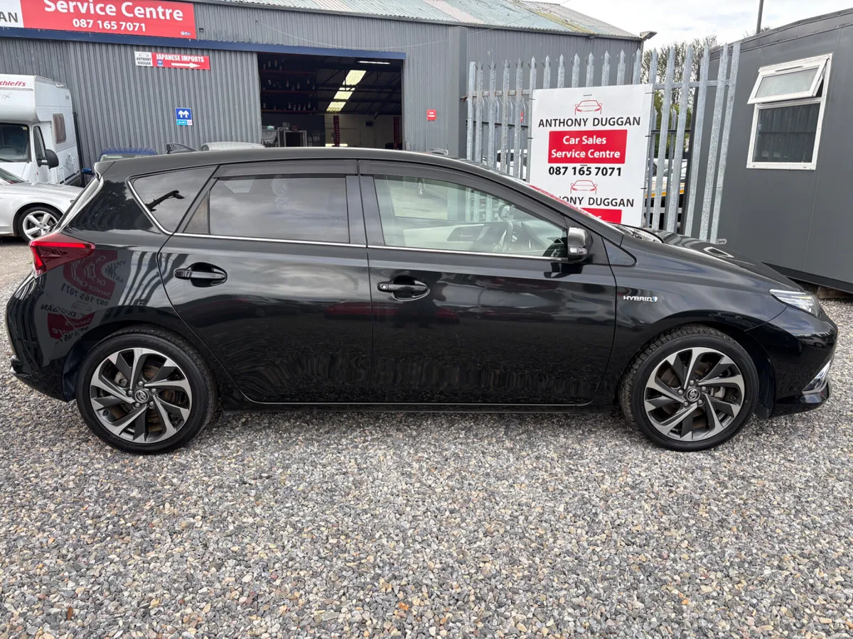 Toyota Auris Hybrid - Image 3