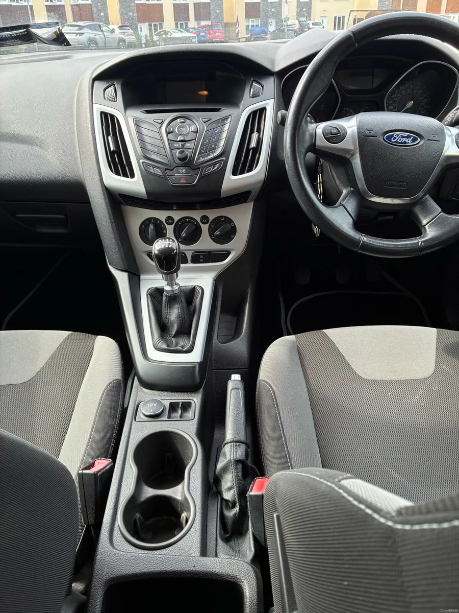 Ford focus car - Image 6