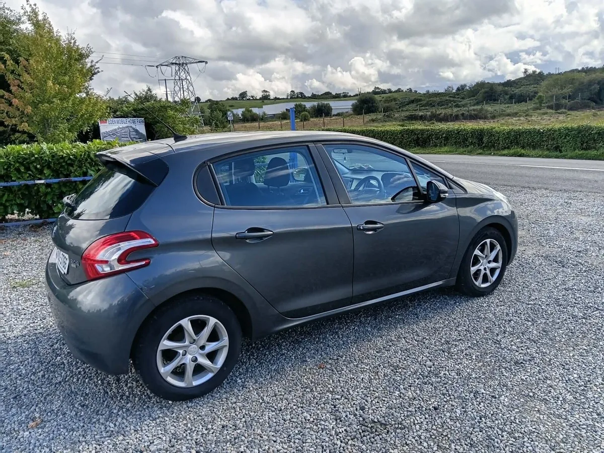 2015 Peugeot 208 AutoMatic - Image 3