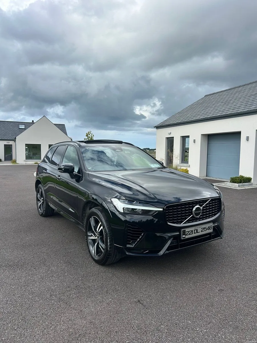 2022 Volvo XC60 R-Design - Image 2