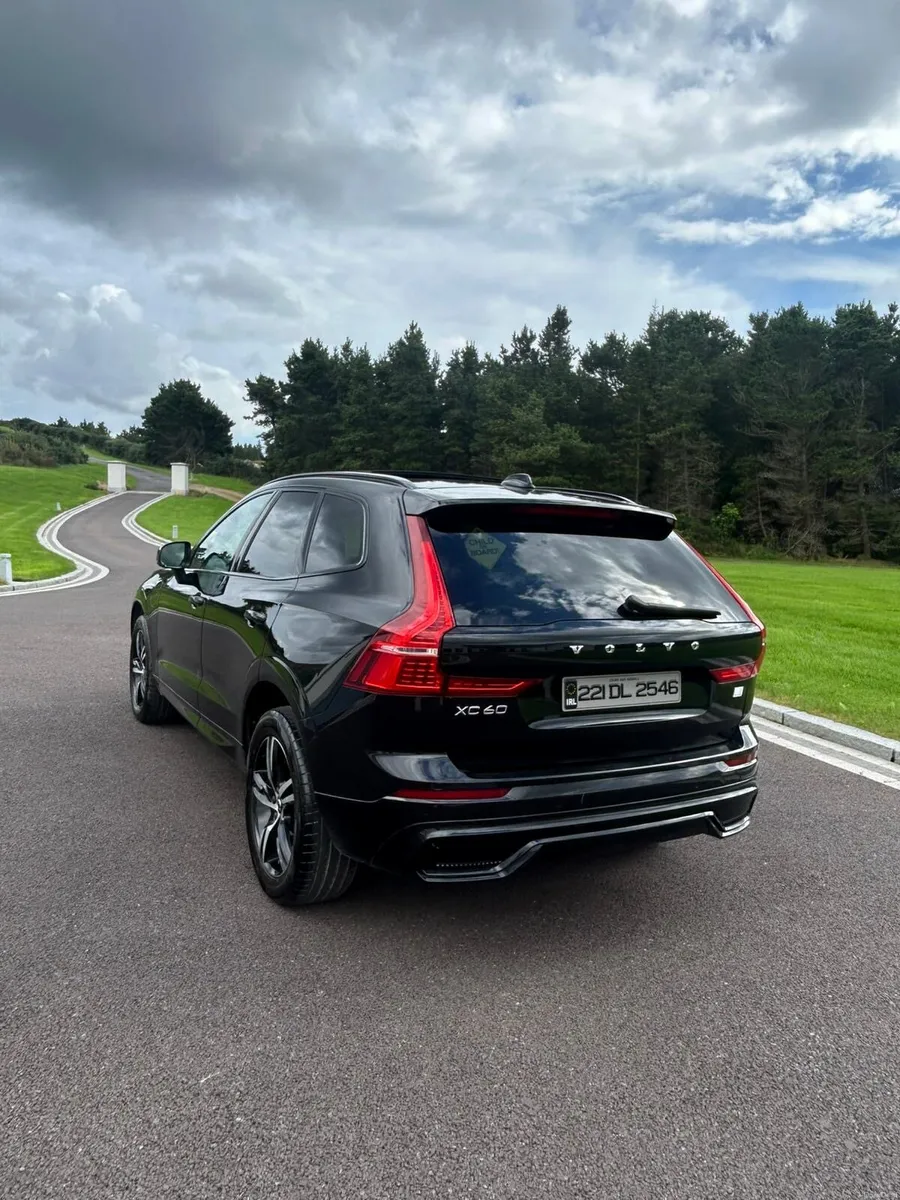 2022 Volvo XC60 R-Design - Image 4