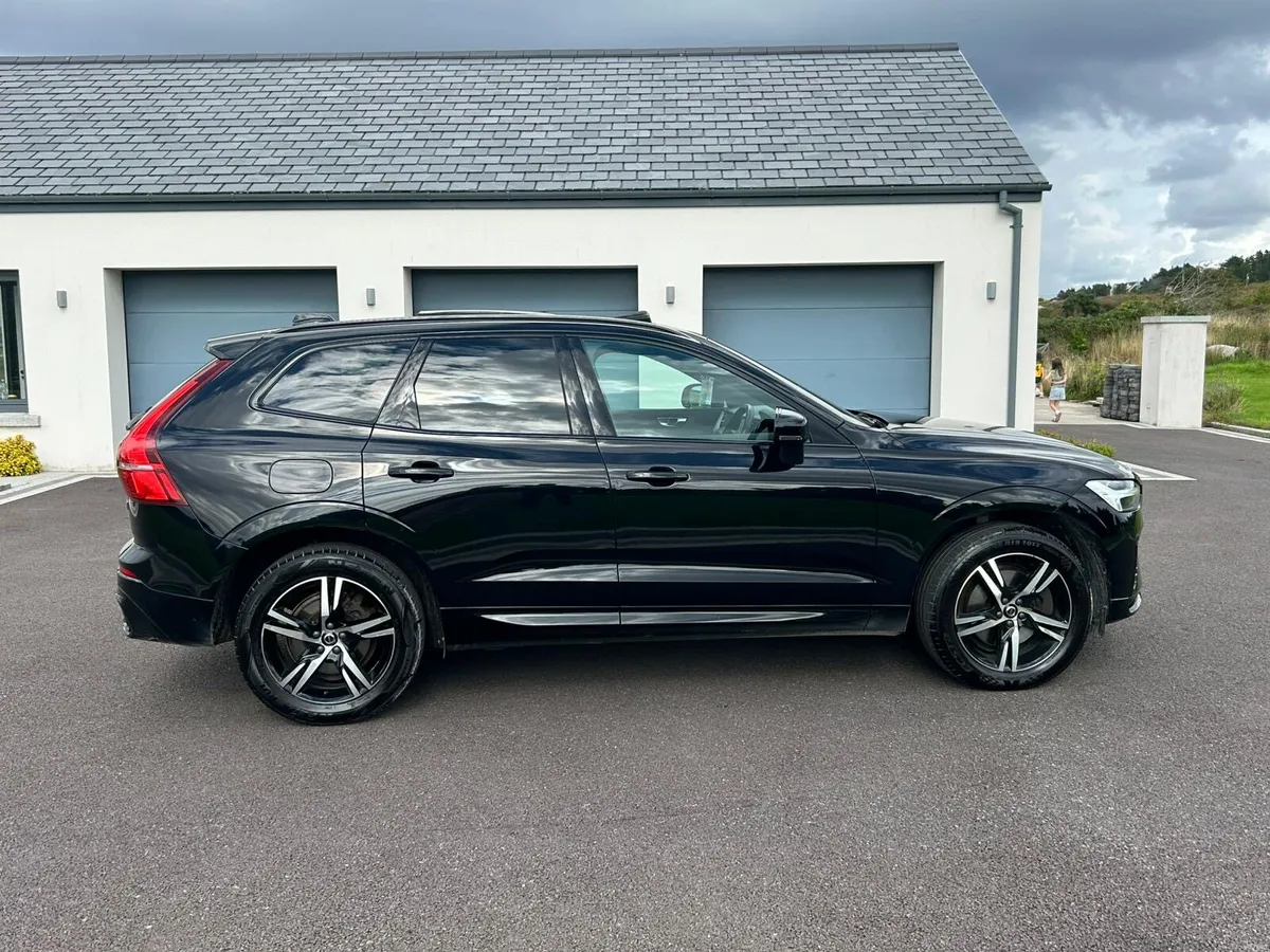 2022 Volvo XC60 R-Design - Image 6