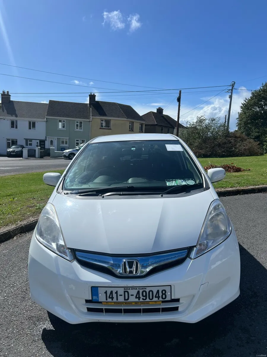 2014 Honda Fit Hybrid 1.3 Auto — Spares or Repair - Image 1