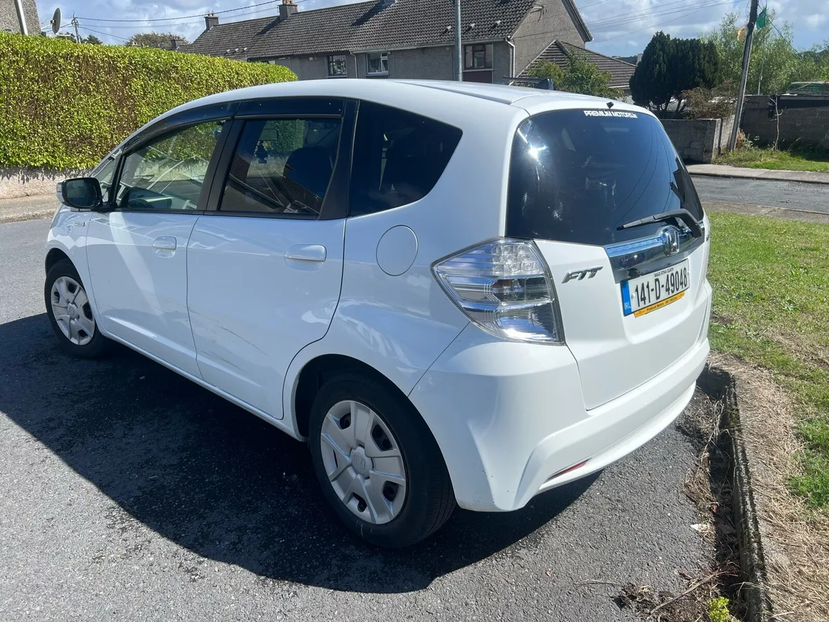 2014 Honda Fit Hybrid 1.3 Auto — Spares or Repair - Image 2