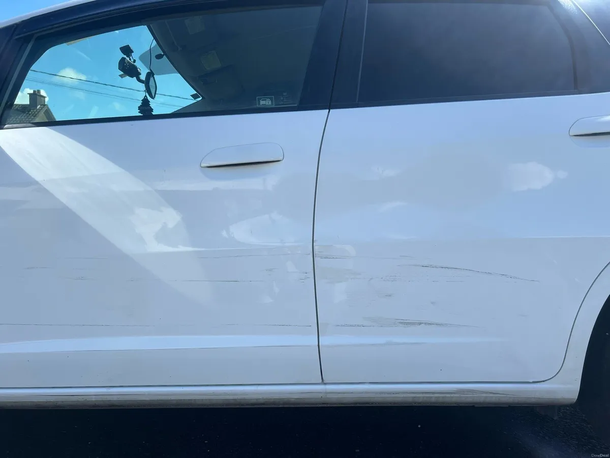 2014 Honda Fit Hybrid 1.3 Auto — Spares or Repair - Image 4
