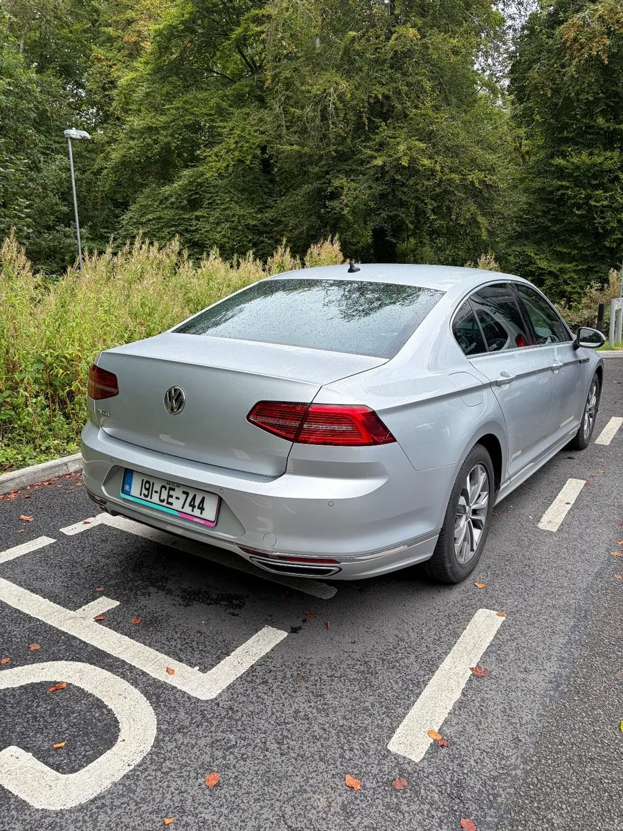 Volkswagen Passat R Line 2.0 TDI M6F 150HP 4DR - Image 2