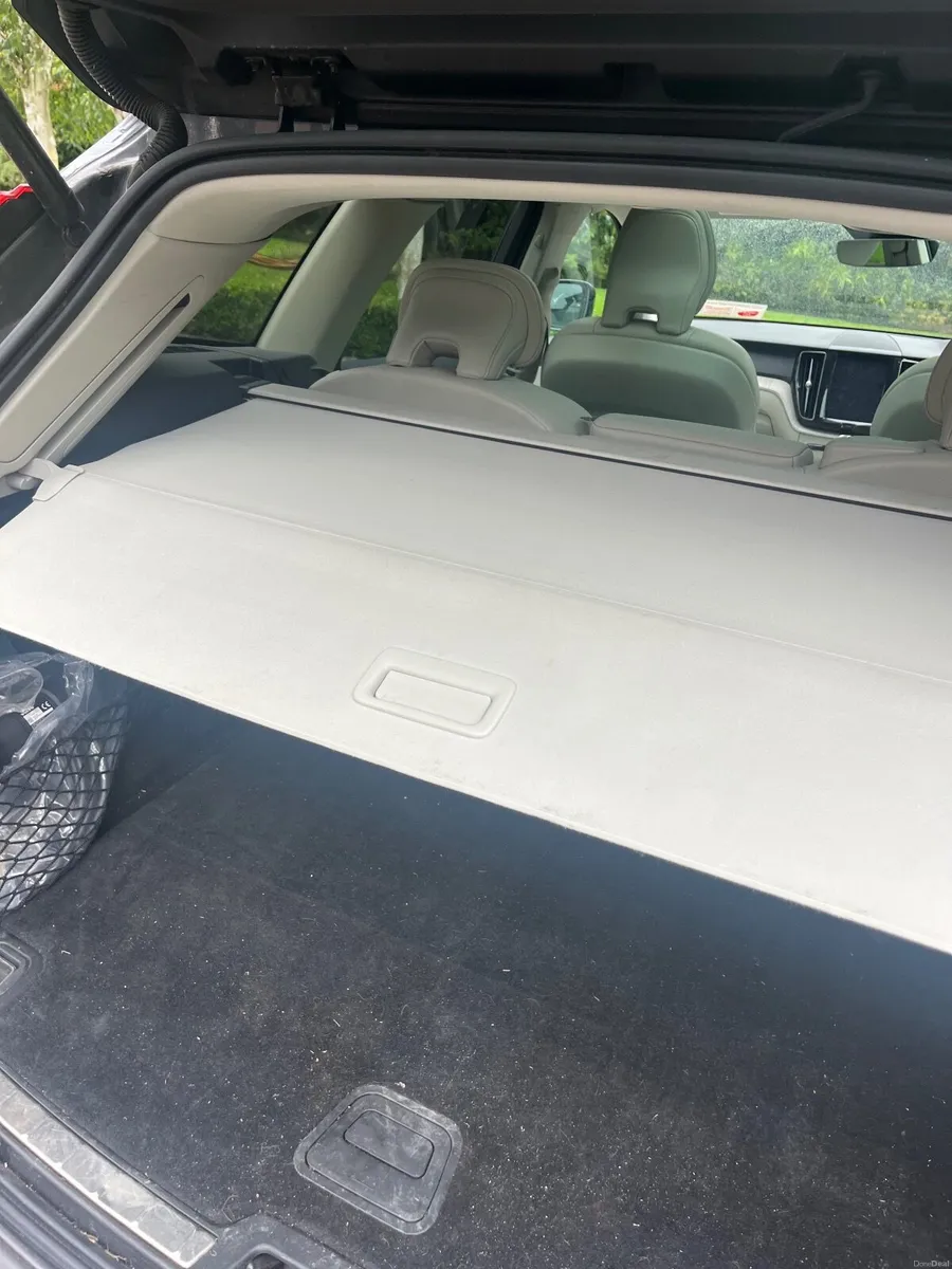Volvo XC60 2023 - Image 3