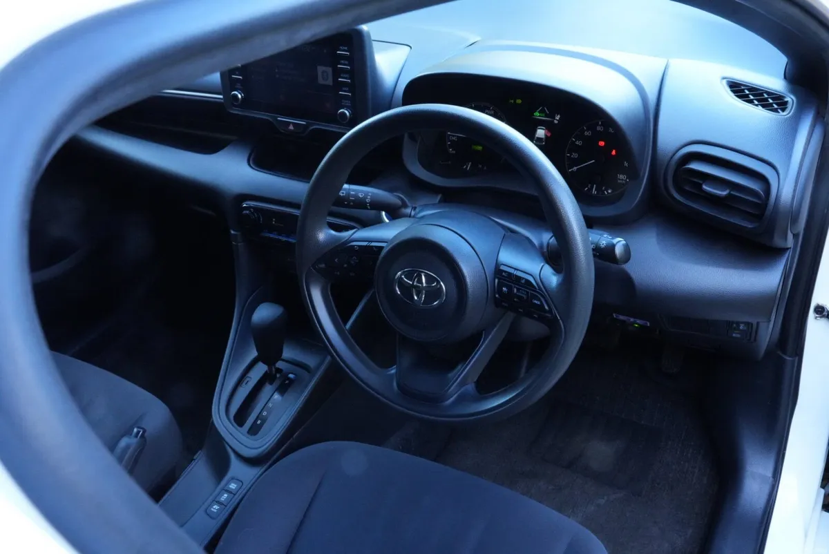 Toyota Yaris 1.5L Hybrid - Image 4