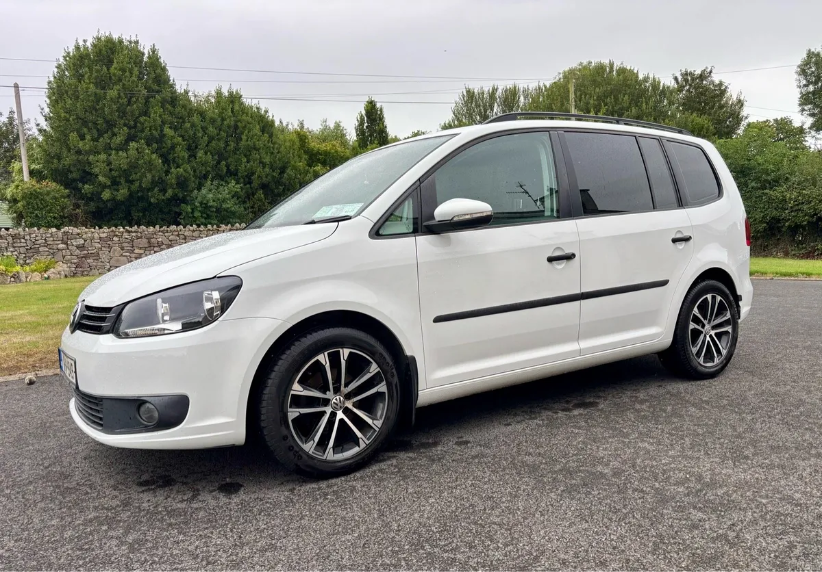 VW Touran 1.6D Pano roof - Image 1