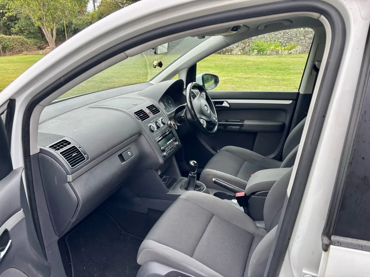 VW Touran 1.6D Pano roof - Image 6