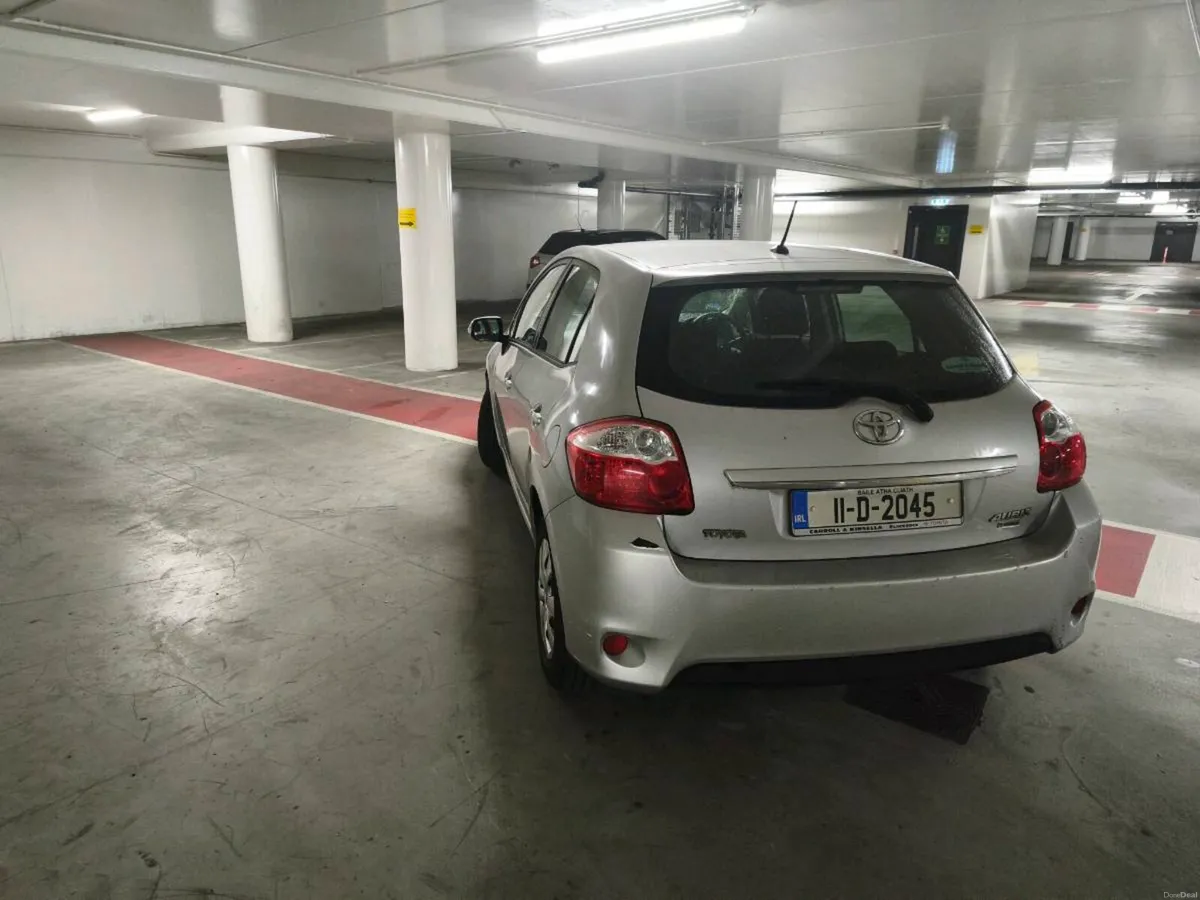 Toyota auris low km - Image 3