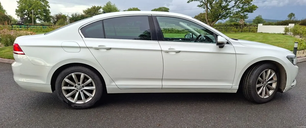 Volkswagen Passat 2.0 TDI Business Edition 2015 - Image 2
