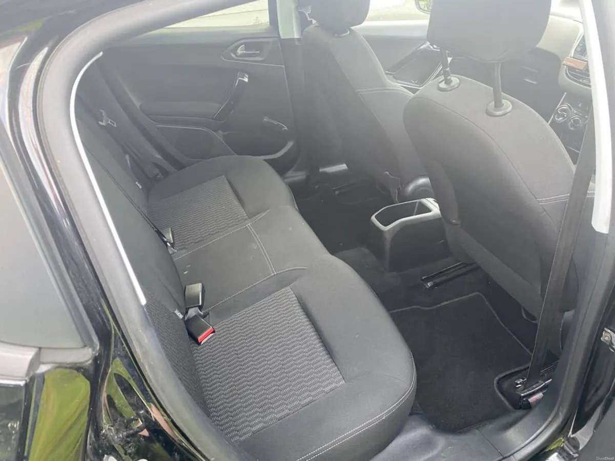Peugeot 208 - Image 5