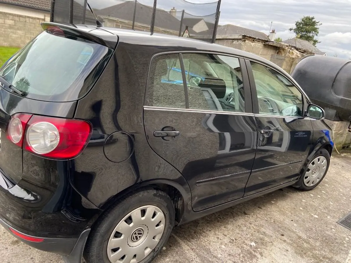 2007 Volkswagen Golf - Image 2