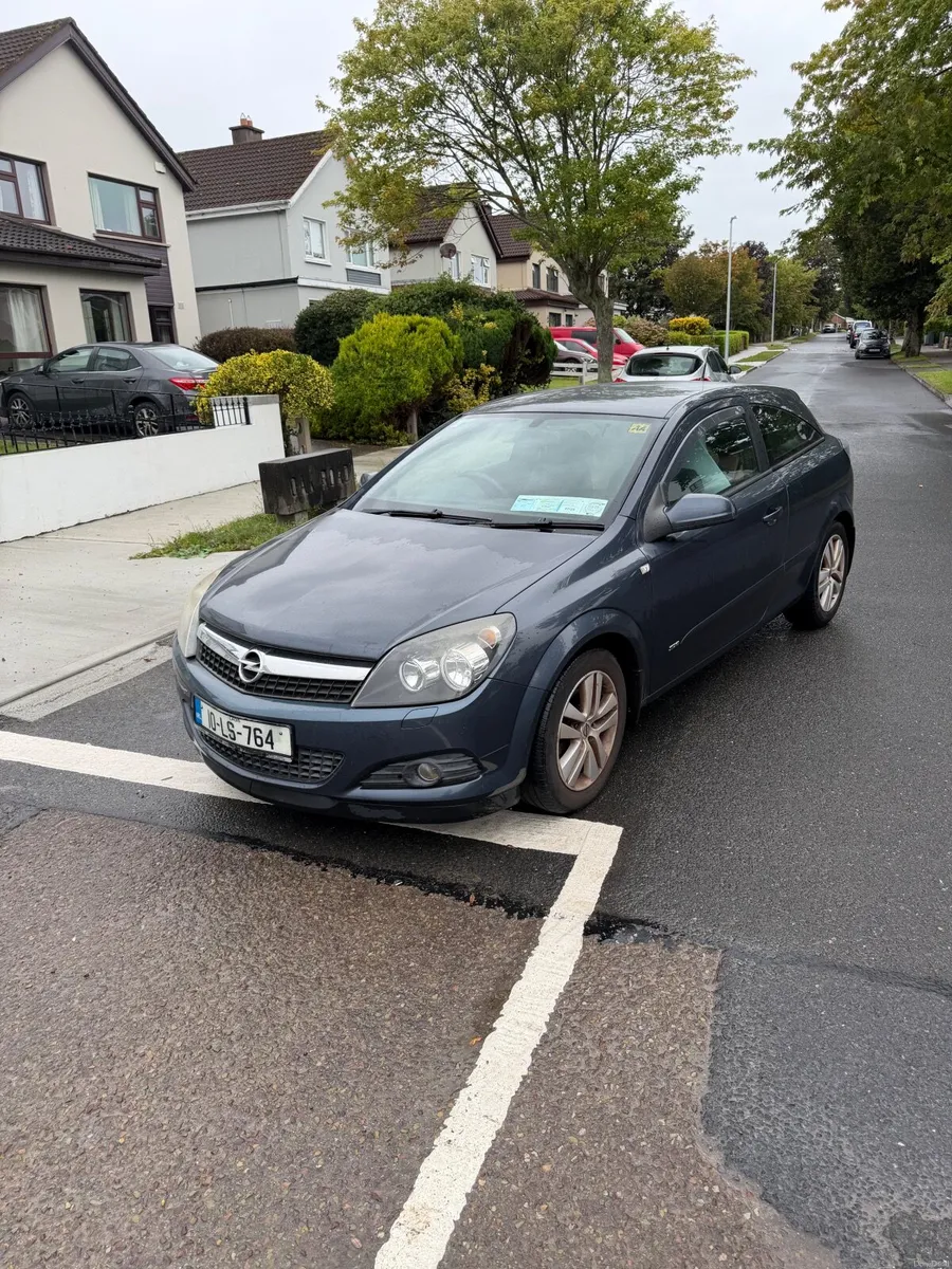 Opel Astra 2010 - Image 1