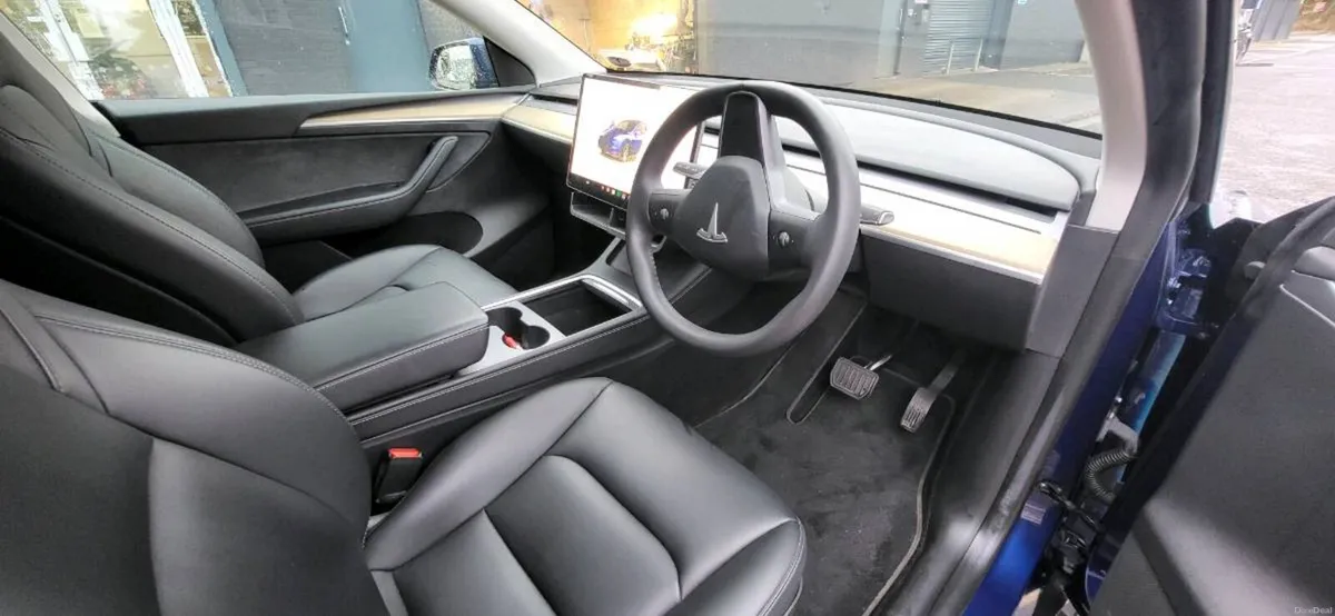 Tesla Model Y RWD - Image 4