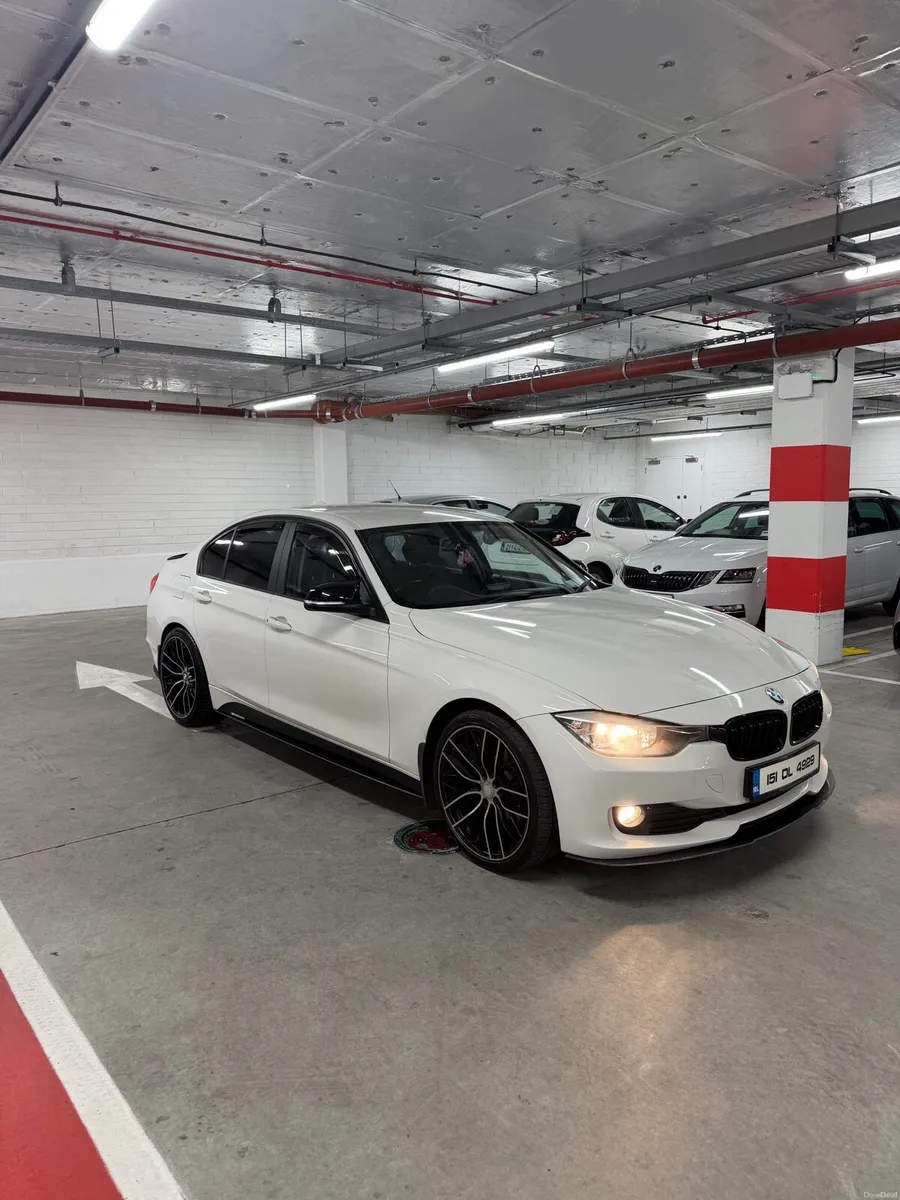 320D f30 - Image 1