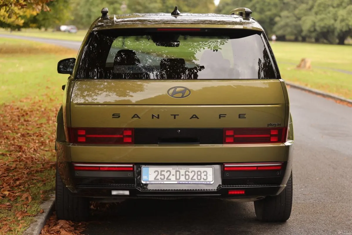 Hyundai Santa Fe PHEV Premium 1.6L Petrol Automati - Image 4