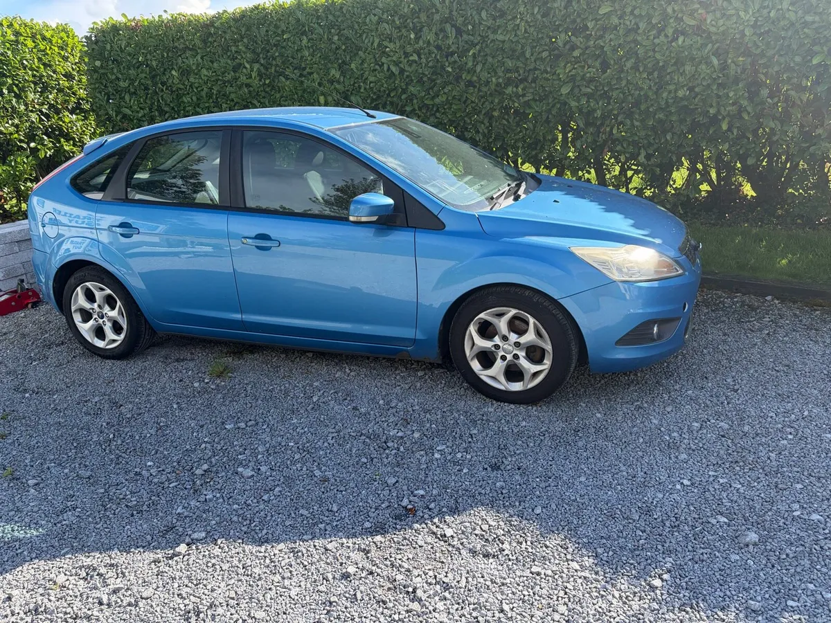 Ford Focus 2011 Blue - Image 1