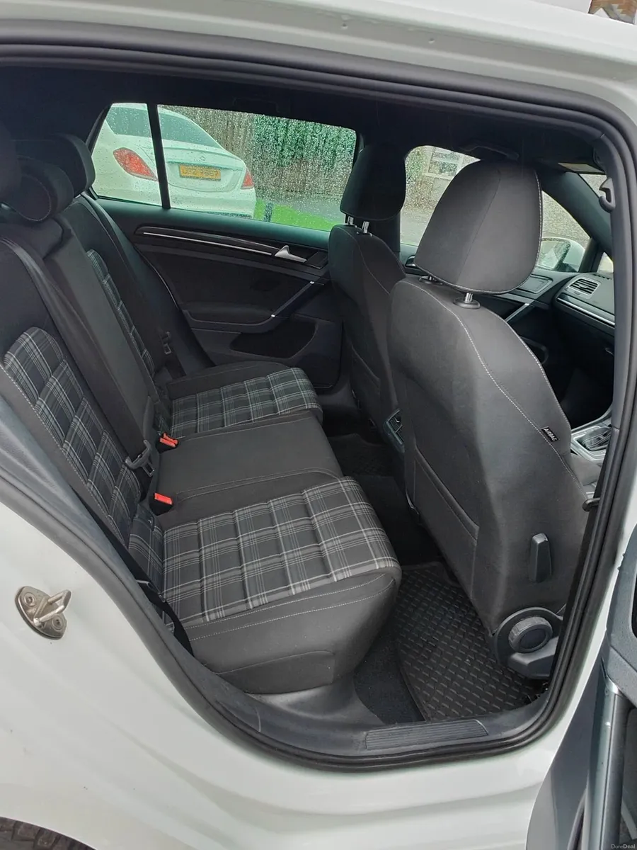 Volkswagen Golf 2015 - Image 1