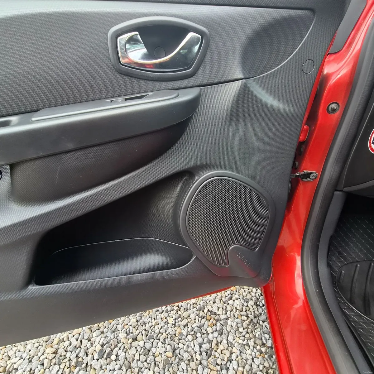 Renault Clio 2013 - ideal starter car - Image 4