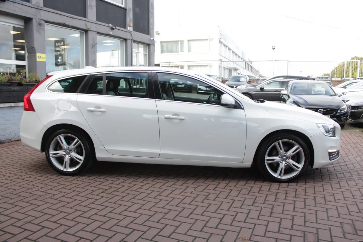 2018 VOLVO V60 - Image 3