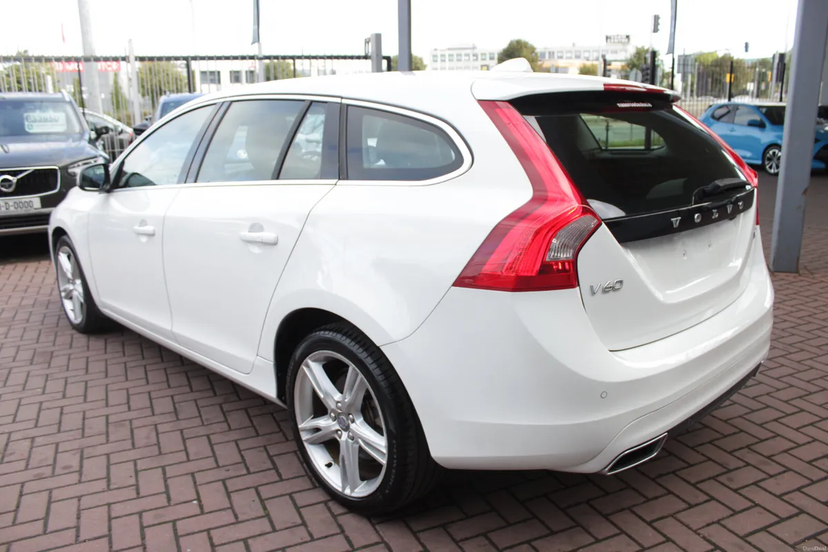 2018 VOLVO V60 - Image 6
