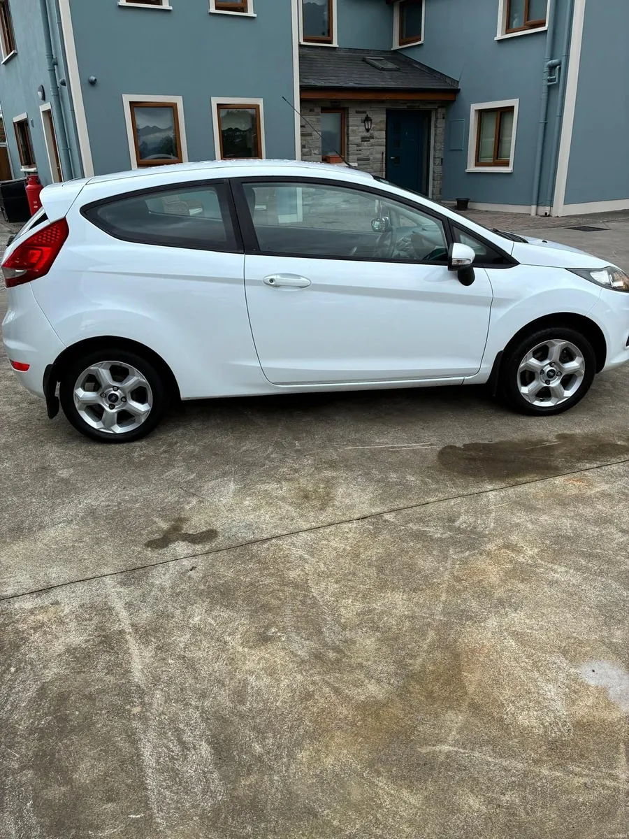 Ford Fiesta 2011 - Image 1