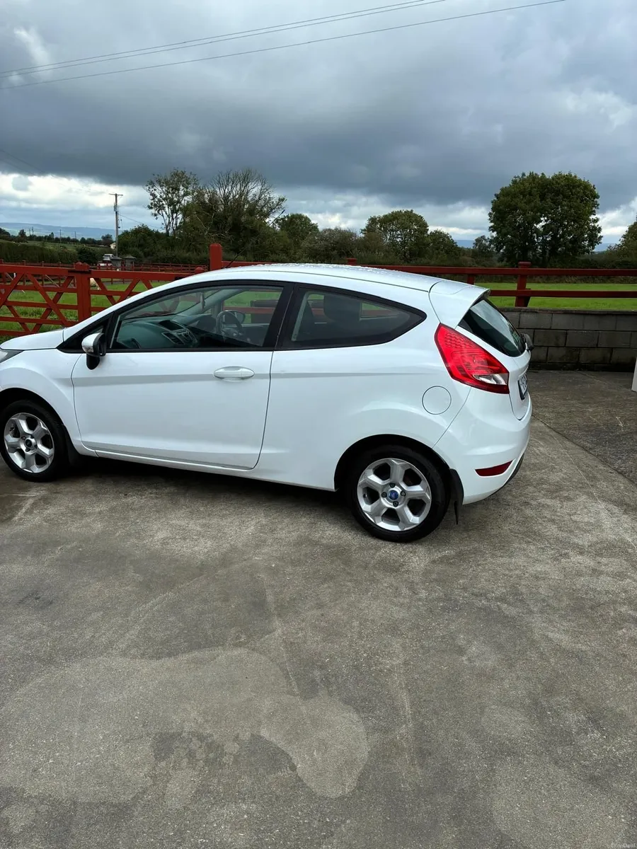 Ford Fiesta 2011 - Image 4