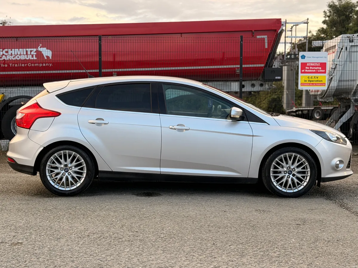 Ford Focus 2011 - Image 3