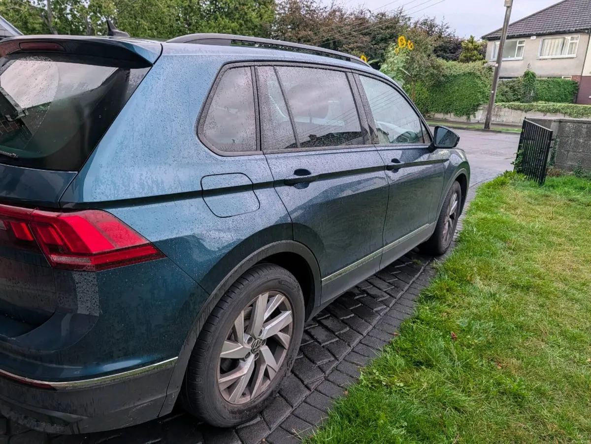 2022 Volkswagen Tiguan - Image 3