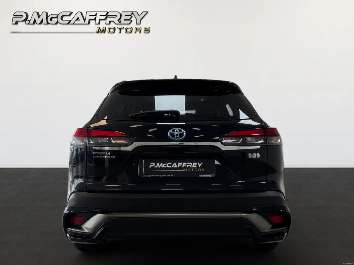 2022 Toyota Corolla Cross Z 1.8 Hybrid, Sunroof - Image 6