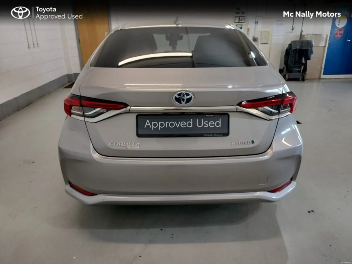 Toyota Corolla HYBRID LUNA SPORT SALOON - Image 4