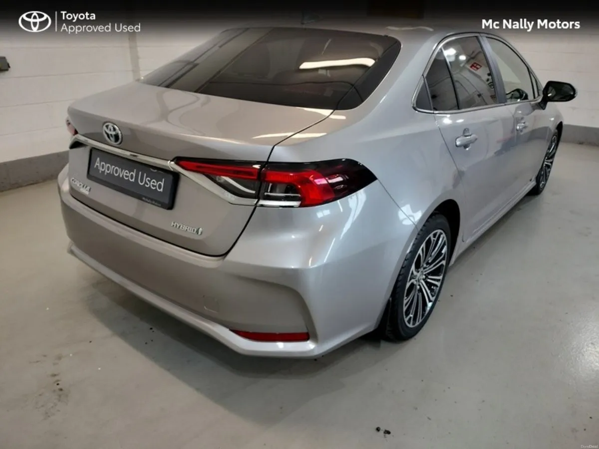 Toyota Corolla HYBRID LUNA SPORT SALOON - Image 2
