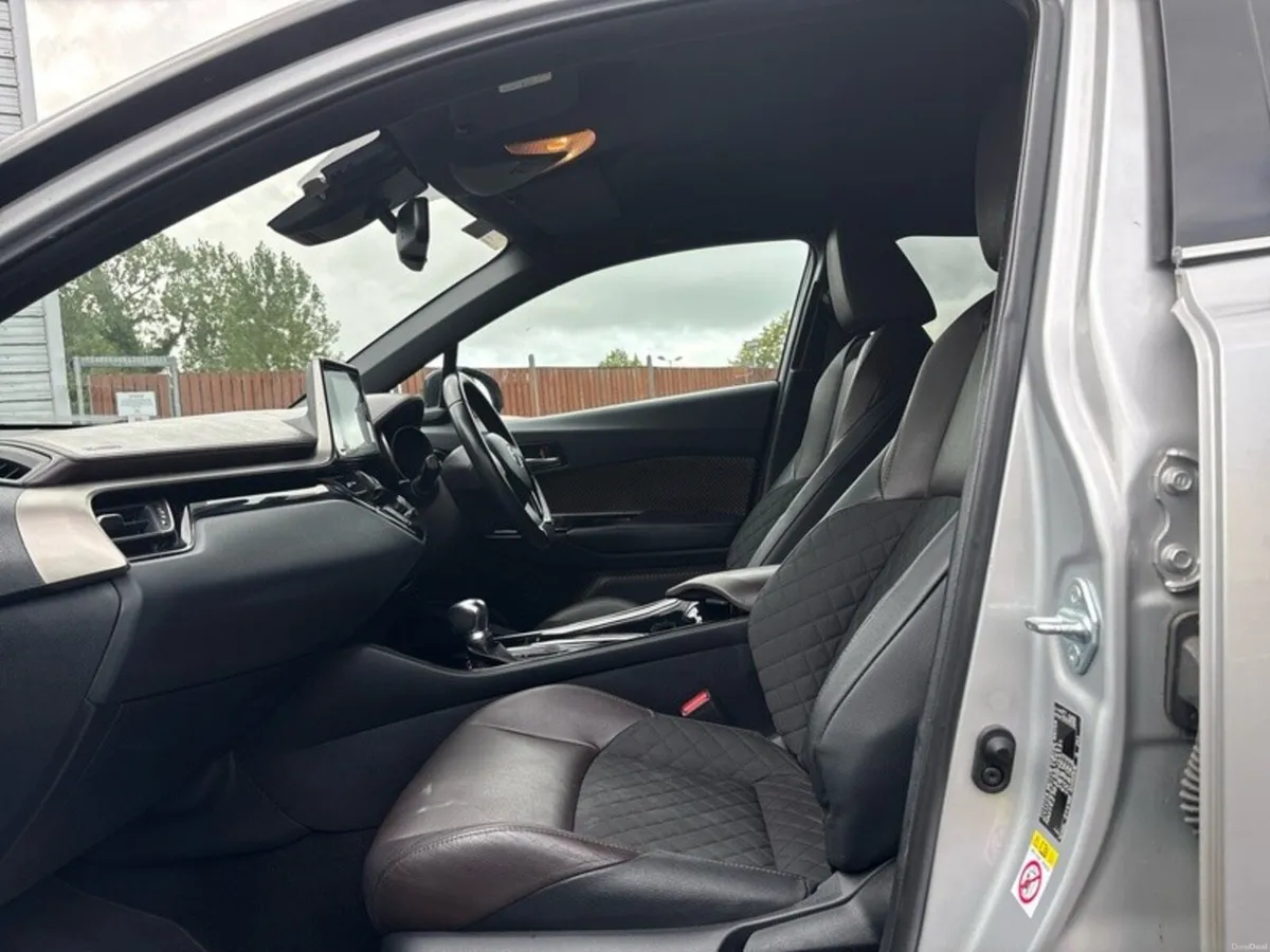 Toyota C-HR HYBRID SOL 4DR AUTO - Image 6