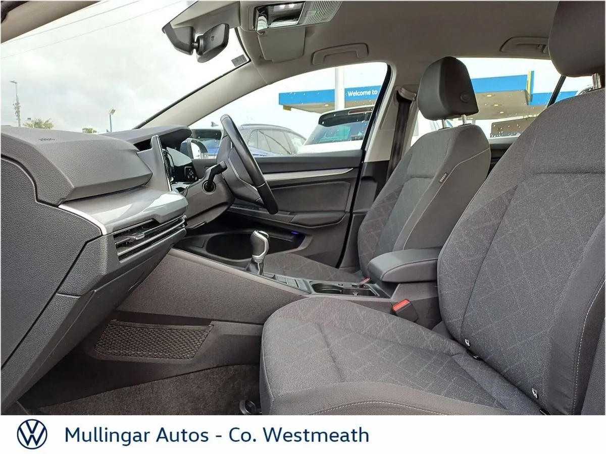 Volkswagen Golf 2.0 TDI 115HP Life - Image 4