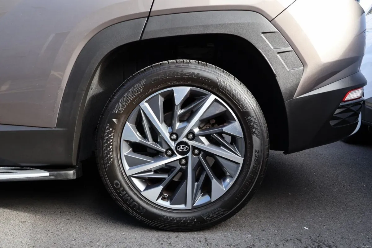 Hyundai Tucson 2WD Executive Plus w 2 Tone Roof - Image 3