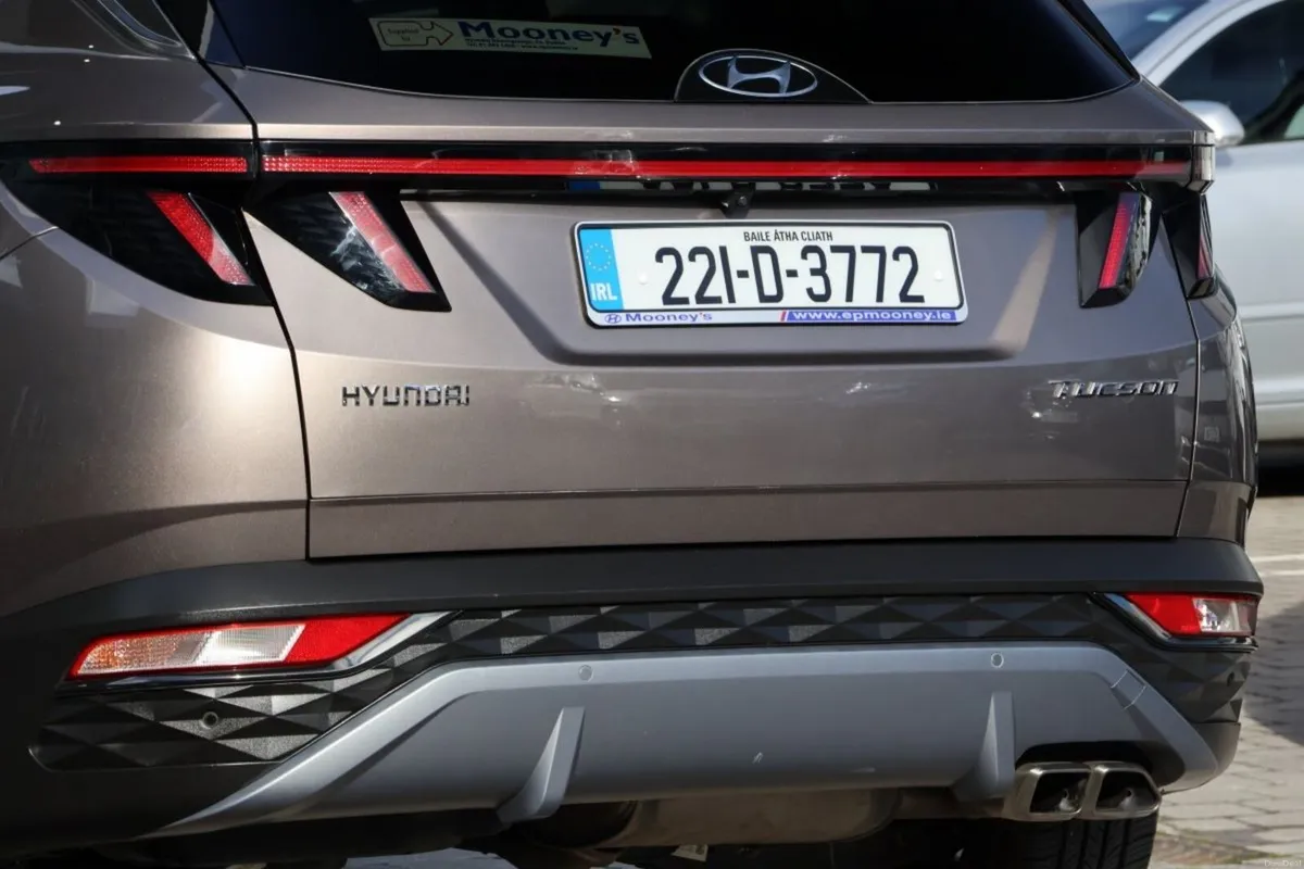 Hyundai Tucson 2WD Executive Plus w 2 Tone Roof - Image 5